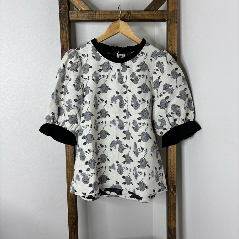 VOY Black and White Floral Top S